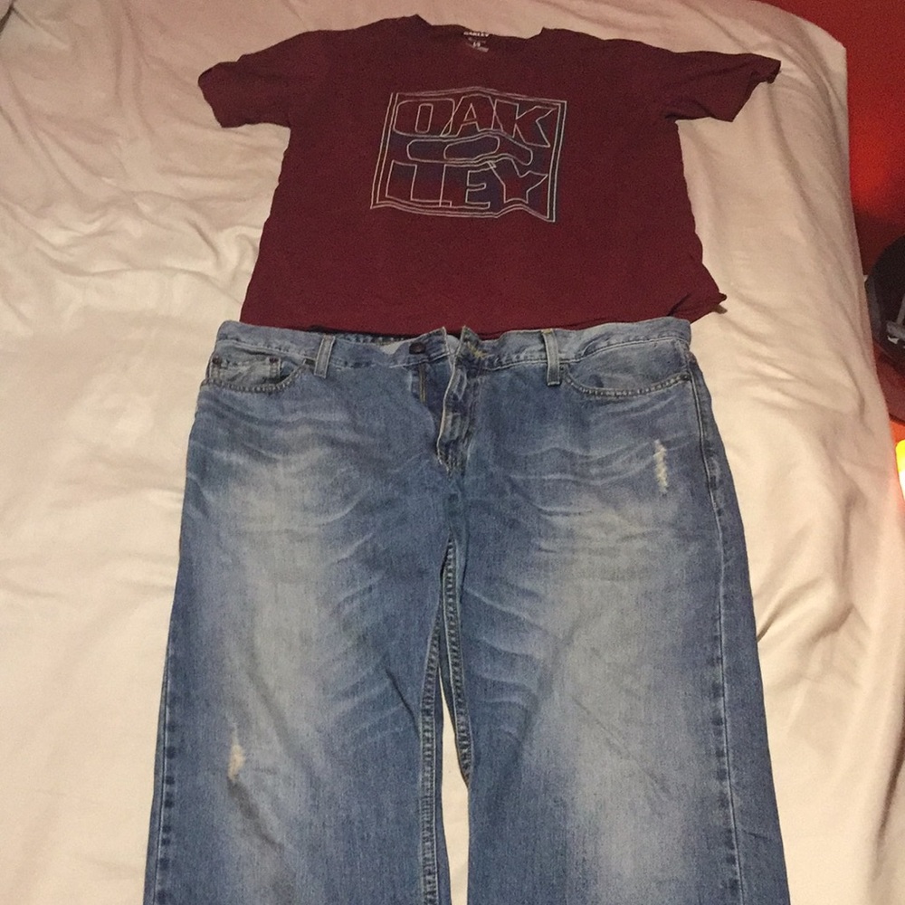 Men Tshirt&Jeans Oakley Tee and Adam Levine jeans
